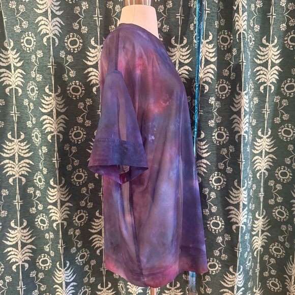 ATHLETA Mesh Top Oversized Layering Shirt Medium Purple Pink Tie-Dye Tee - Picture 3 of 8